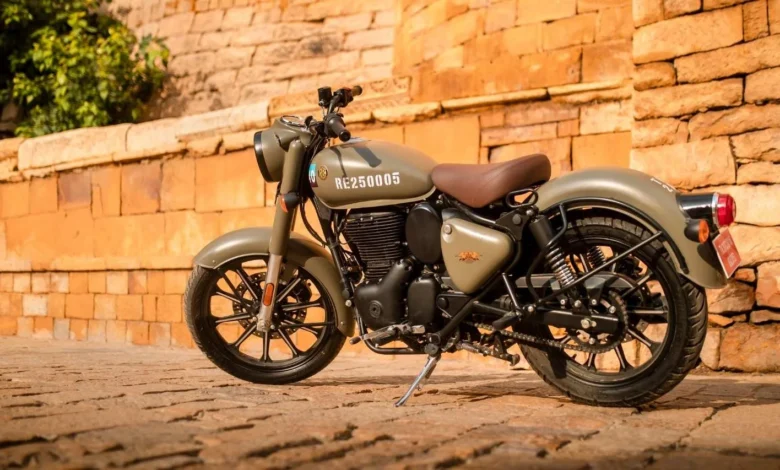 Royal Enfield Classic 350 Gorkha Edition की पहली झलक, 18 अगस्त को होगी लॉन्च; जानें क्या होगा खास 1 2026 Royal Enfield Classic 350 Royal Enfield Classic 350 Gorkha Edition की पहली झलक, 18 अगस्त को होगी लॉन्च; जानें क्या होगा खास