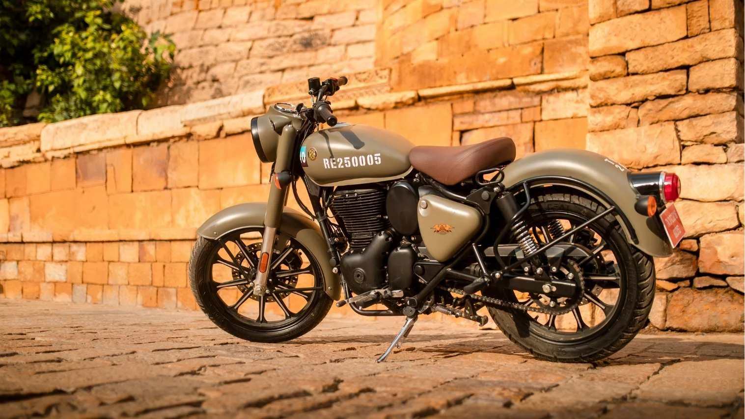2026 Royal Enfield Classic 350 Royal Enfield Classic 350 Gorkha Edition की पहली झलक, 18 अगस्त को होगी लॉन्च; जानें क्या होगा खास